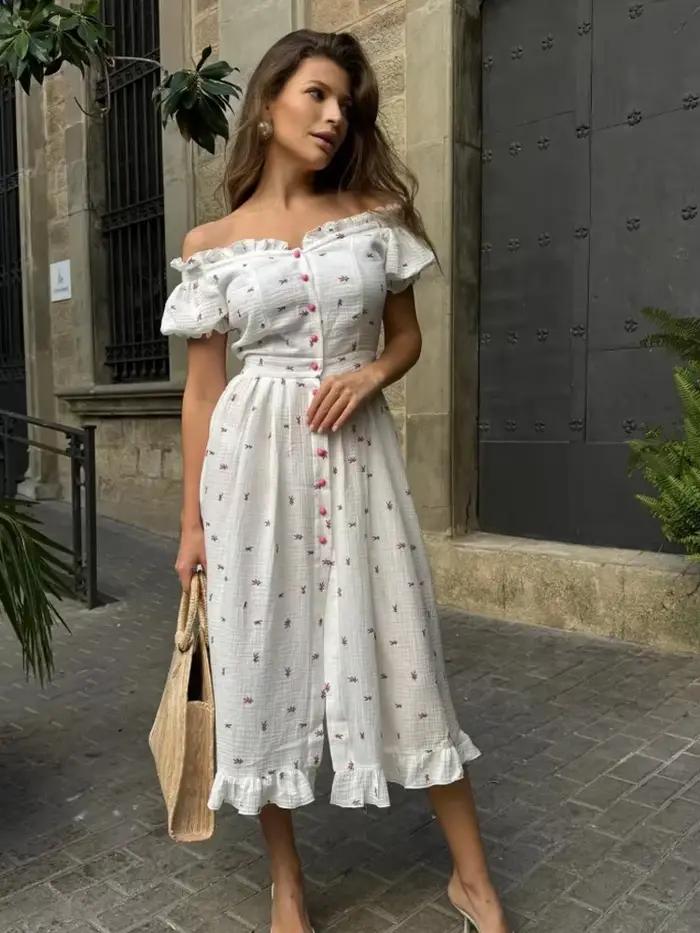 Robe midi blanche brodée florale à épaules dénudées, col à volants avec boutons roses, robes d'été 2