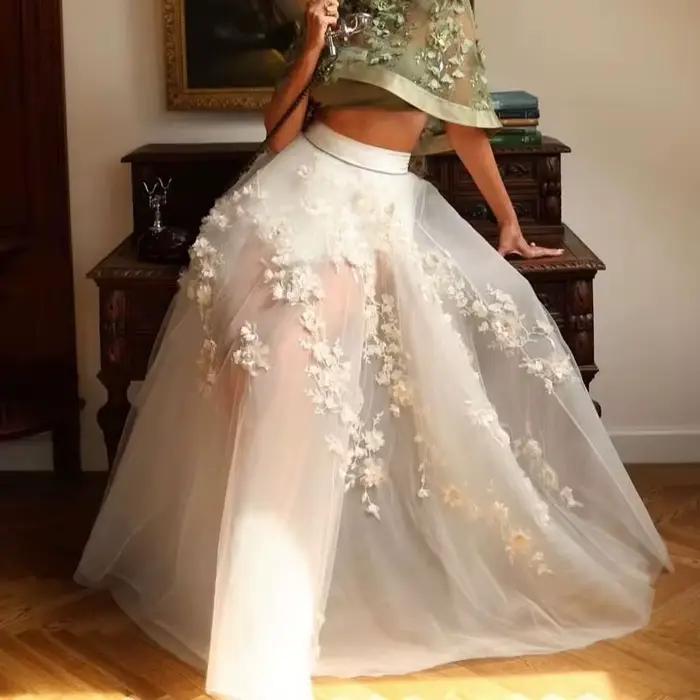 Jupe de mariée longue en tulle ivoire taille haute coupe trapèze avec appliques florales 3D en maill