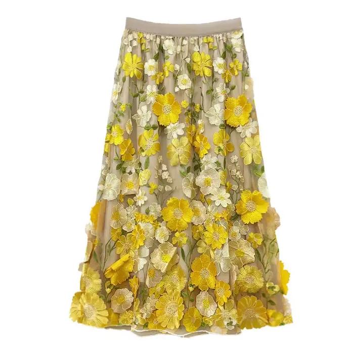 Jupe élégante en tulle brodé, taille haute, coupe trapèze, longueur midi, motif floral 3D, en polyes