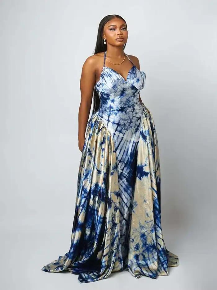 Robe longue à col licou pour femmes