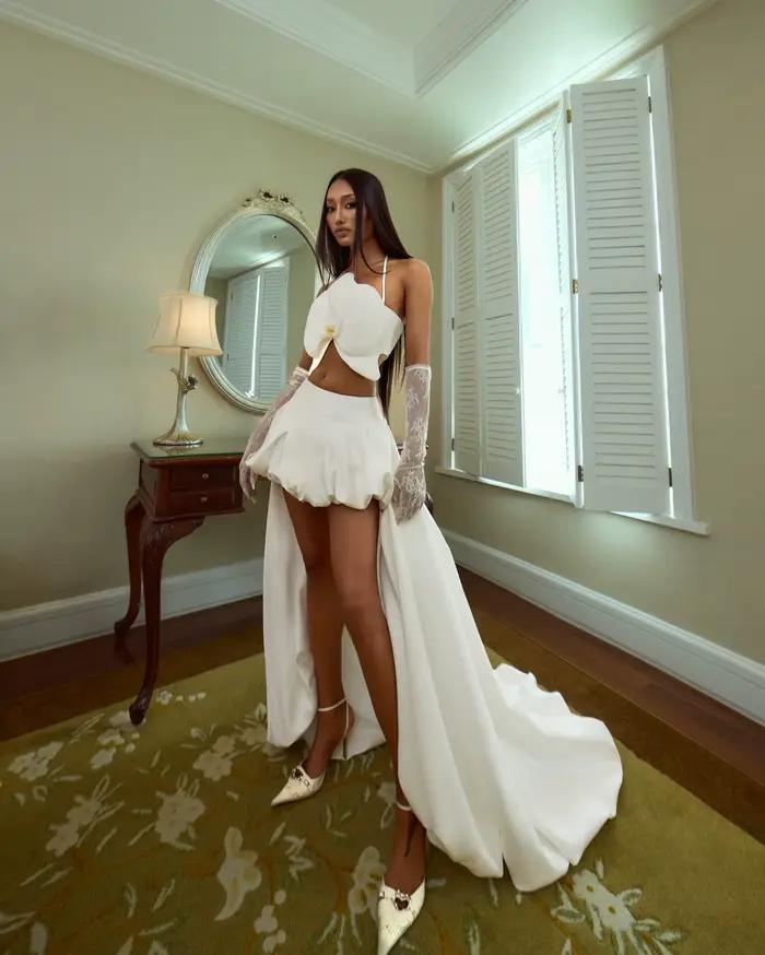 Jupe blanche asymétrique à volants