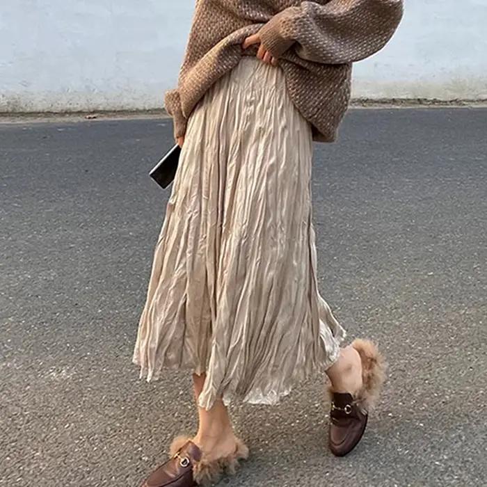 Jupe plissée noire déformée pour femme