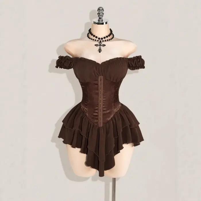 Mini-robe trapèze brodée patchwork plissée en dentelle