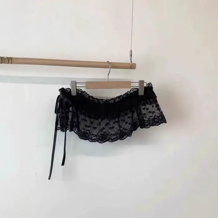 Mini-jupe en dentelle Y2K douce