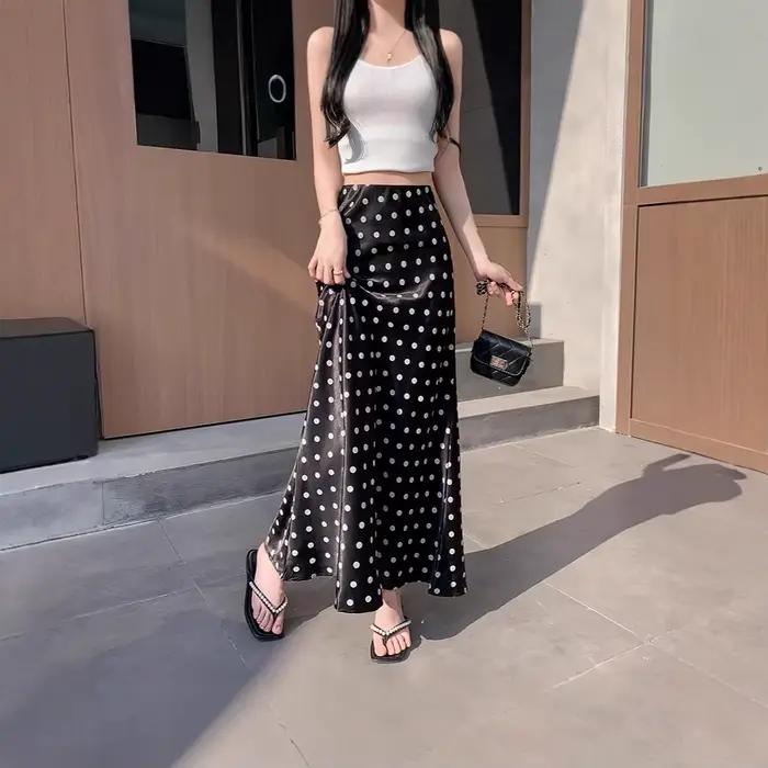 Jupe midi en satin à pois
