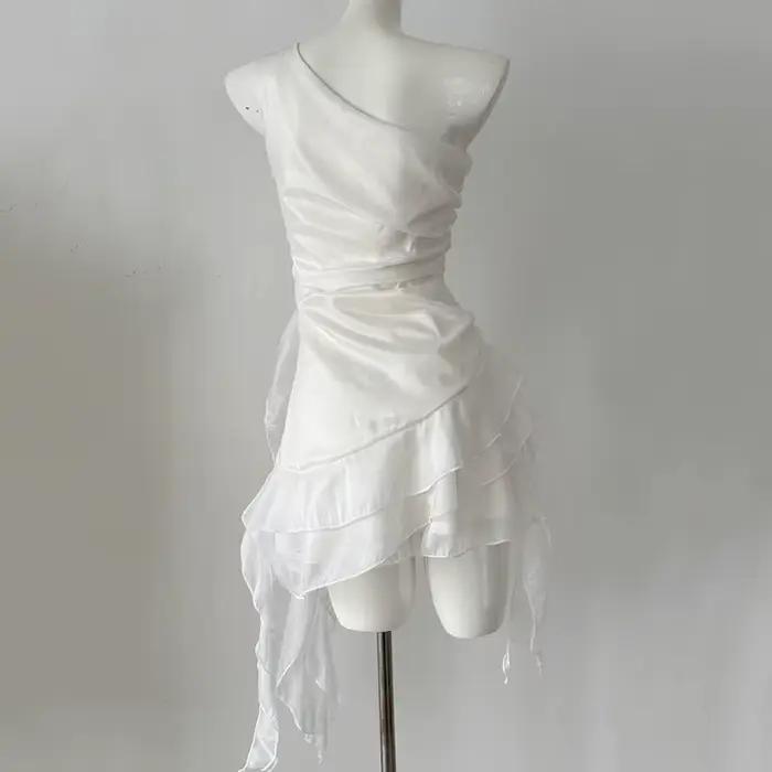 Robe en mousseline de soie blanche chic à plusieurs niveaux pour femmes