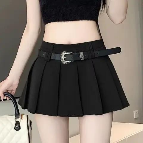 Jupe mini plissée taille haute coupe trapèze avec ceinture