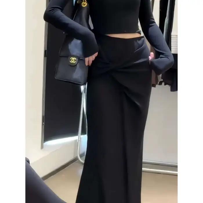 Jupe midi noire élégante pour femme