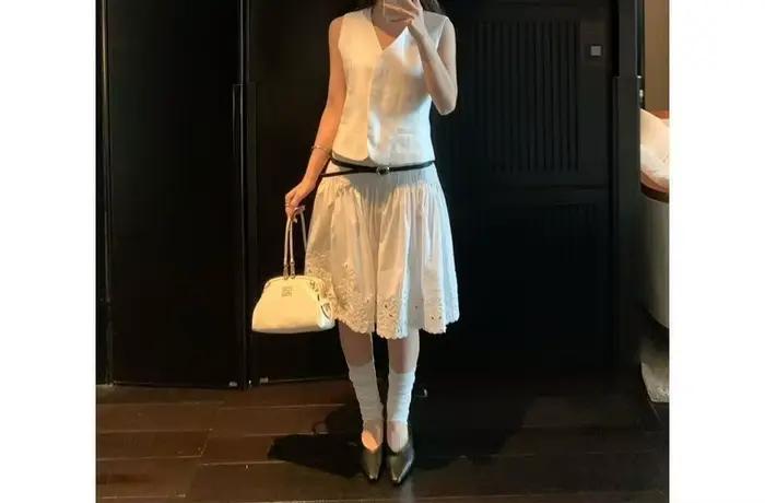 Jupe fine et élégante à taille élastique avec broderie en dentelle