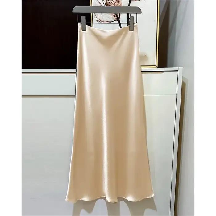 Jupe en satin noir taille haute pour femme