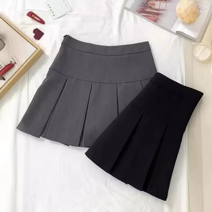 Jupe courte plissée grise taille haute pour femme