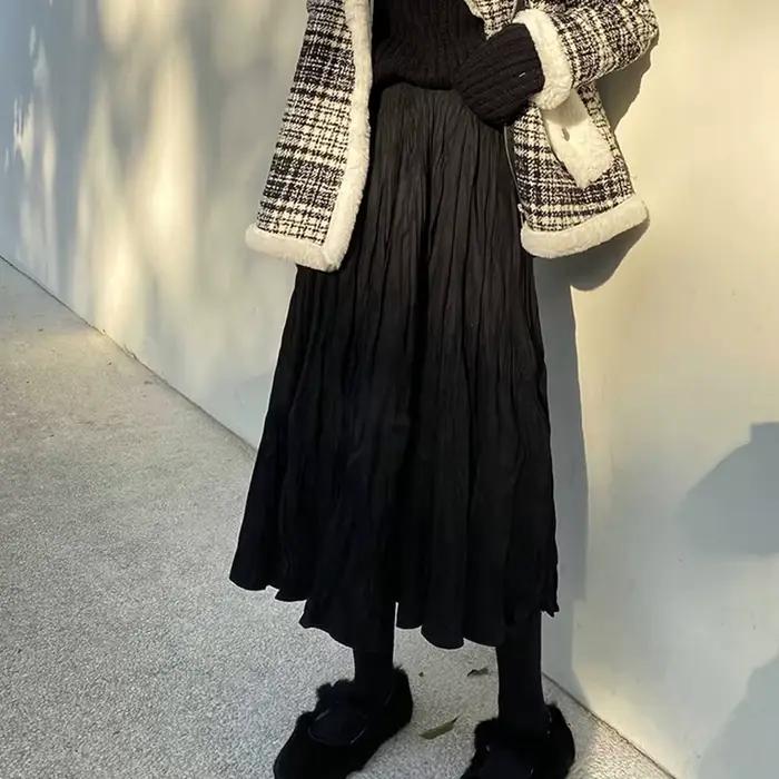 Jupe plissée noire déformée pour femme