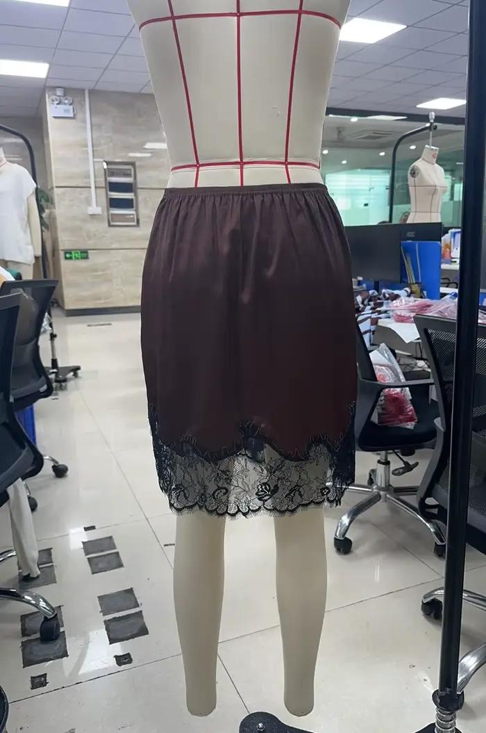 Mini jupe garnie de dentelle pour femmes