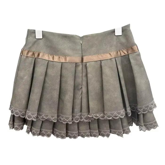 Mini-jupe plissée en similicuir à bordure dentelle pour femme