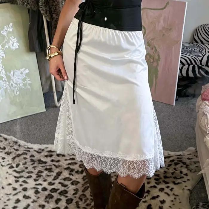 Jupe midi en satin pour femme