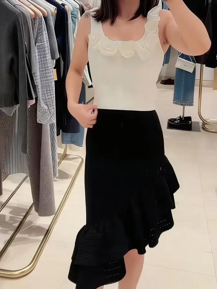 Jupe asymétrique à volants irréguliers pour femme ou gilet en maille ajusté à col en U avec garniture florale tridimensionnelle Printemps-Été 2026
