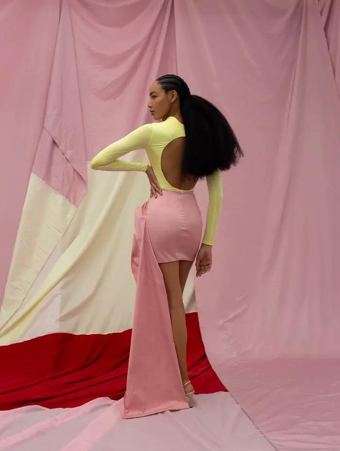2026 Viral Jupe bustier rose en satin asymétrique taille haute mini à longue traîne froncée motif bourgeon de fleur moulante gothique Harajuku