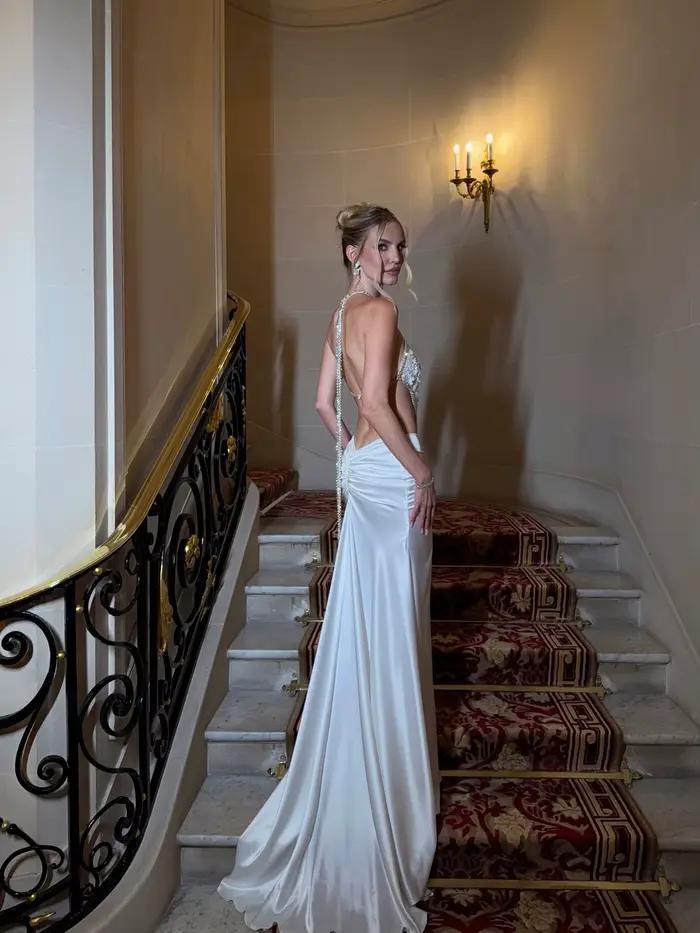Jupe longue sirène en satin blanc brillant