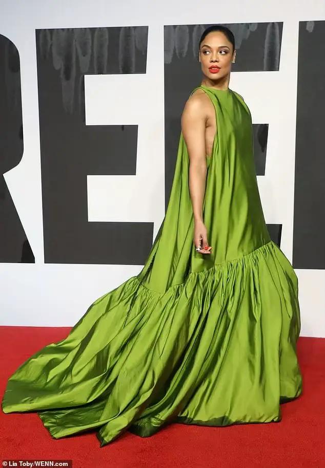 Robe Longue en Satin Vert Age avec Poches pour Femme