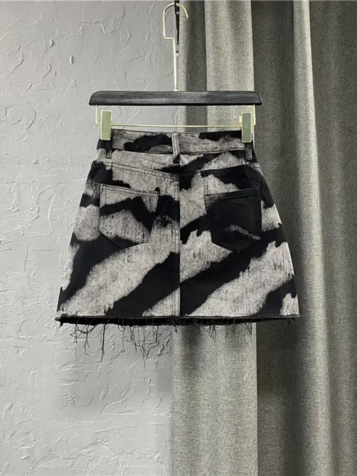 Jupe courte en denim à motif personnalisé