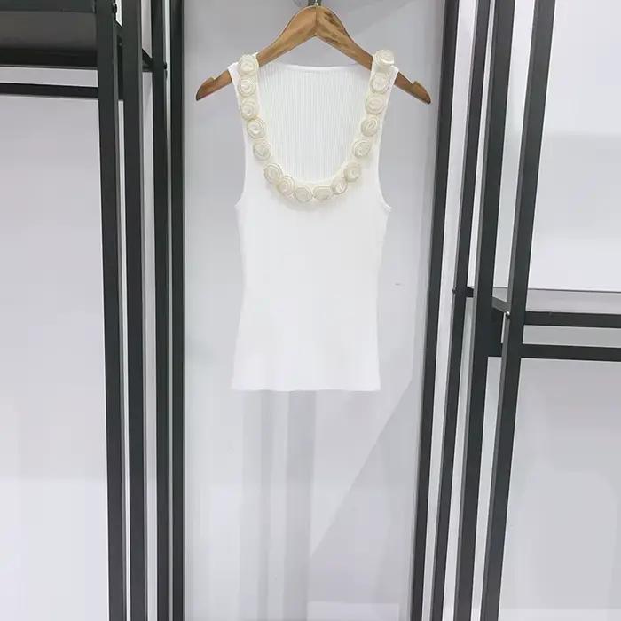 Jupe asymétrique à volants irréguliers pour femme ou gilet en maille ajusté à col en U avec garniture florale tridimensionnelle Printemps-Été 2026