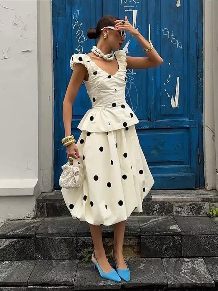 Robe courte femme chic en dentelle patchwork avec col incliné et taille plissée pour plage et sorties estivales occasions spéciales printemps été 2026