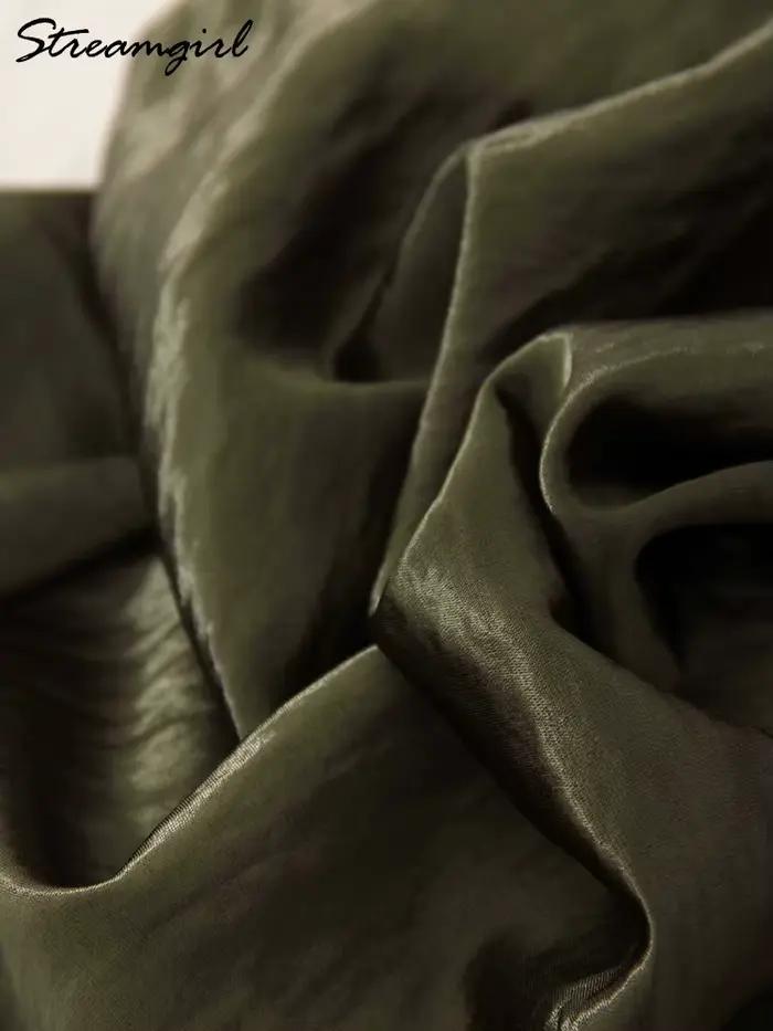Mini-jupes en satin noir pour femmes