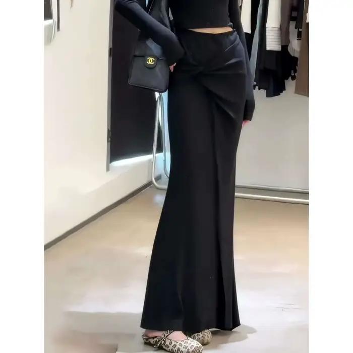 Jupe midi noire élégante pour femme