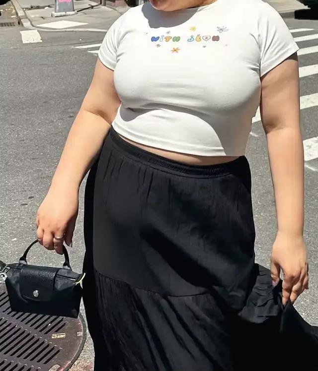 Jupe longue trapèze en satin noir taille haute pour femme