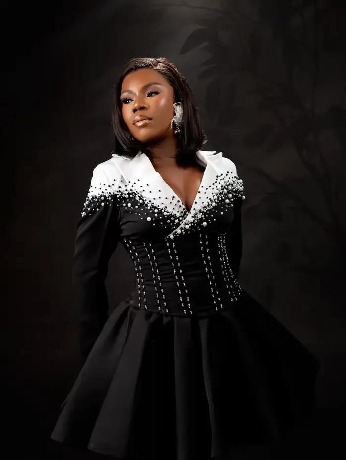Jupe courte sexy ornée de perles