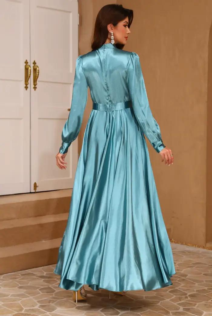 Robe maxi en satin turquoise pour femmes