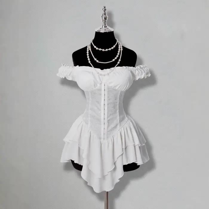Mini-robe trapèze brodée patchwork plissée en dentelle