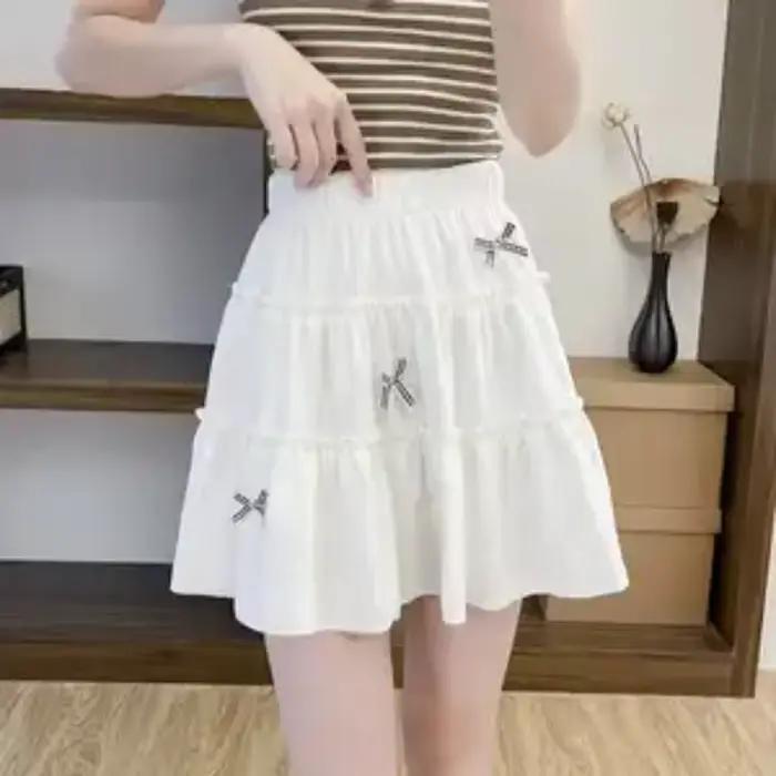 Jupe courte blanche à volants et nœud pour femmes