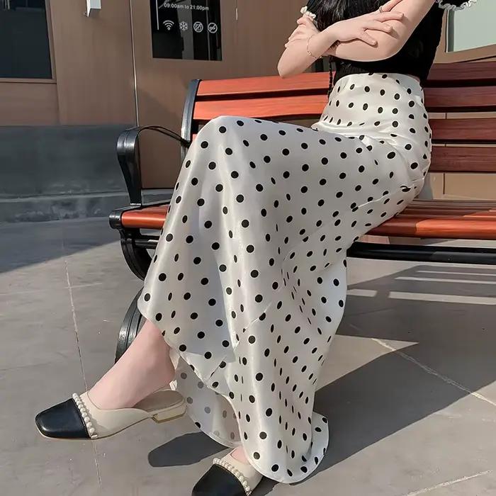 Jupe sirène en satin à pois