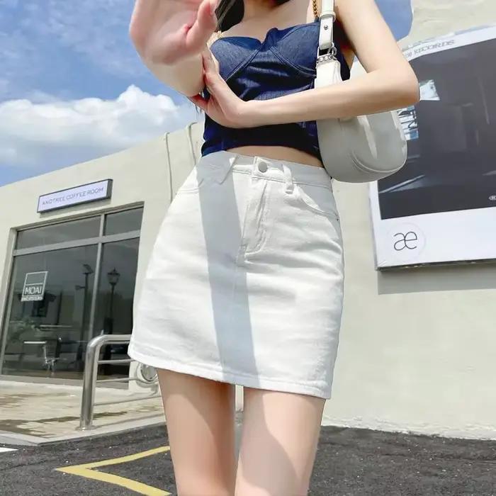 Jupe en jean blanche pour femmes, style coréen, coupe ajustée aux hanches, décontractée, simple et polyvalente, idéale pour printemps et été, mini-jupes