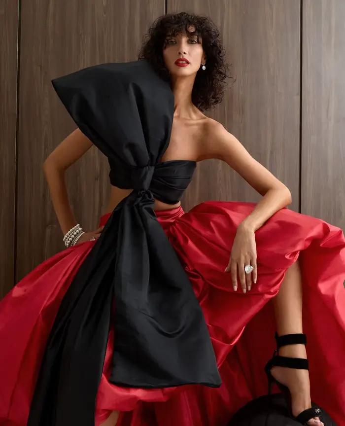 Jupe de bal de luxe en satin rouge cerise avec détail nœud noir