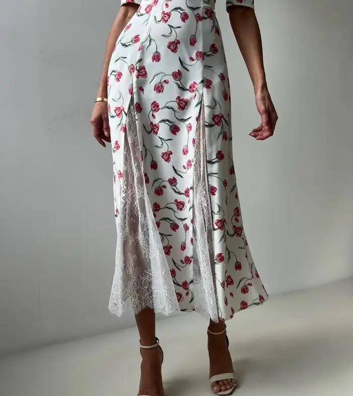 Robe longue en dentelle à imprimé élégant pour femmes, robe de soirée à manches courtes, taille haute, ajustée, pour le travail, robe longue pour femmes, polyester, coupe une ligne, décolleté polo, légèrement extensible ```
