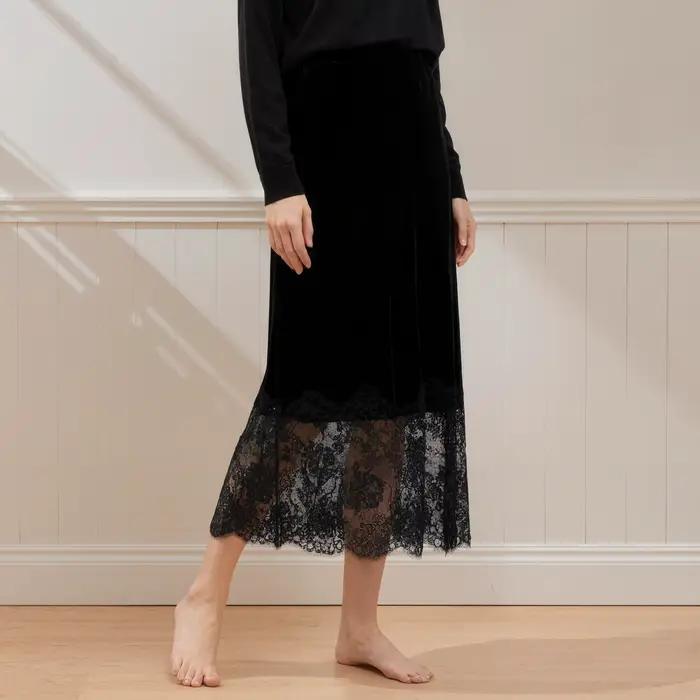 Jupe mi-longue en velours noir pour femme