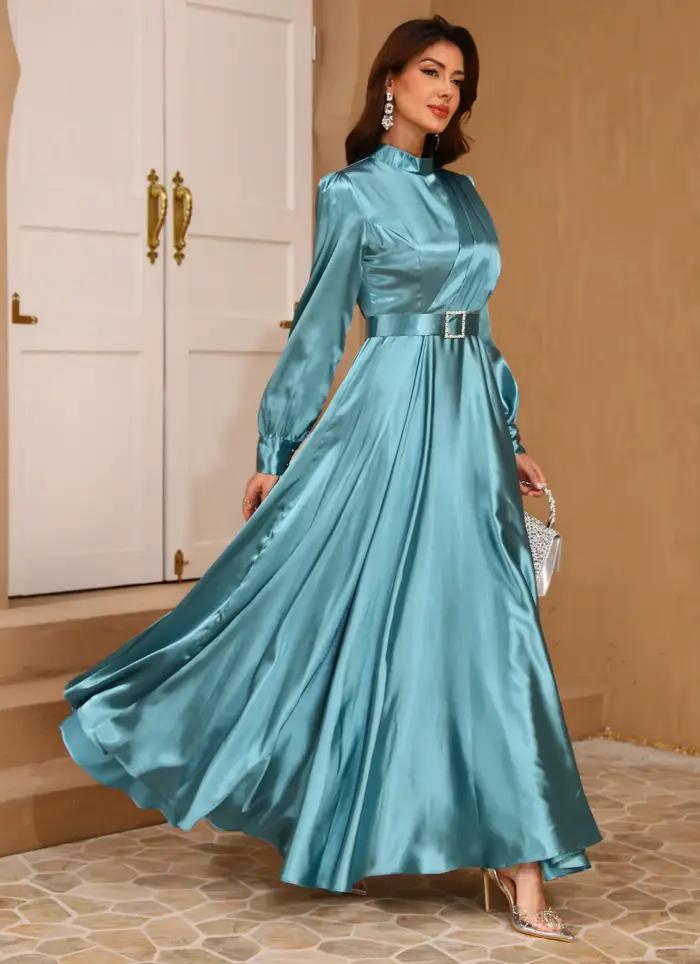 Robe maxi en satin turquoise pour femmes
