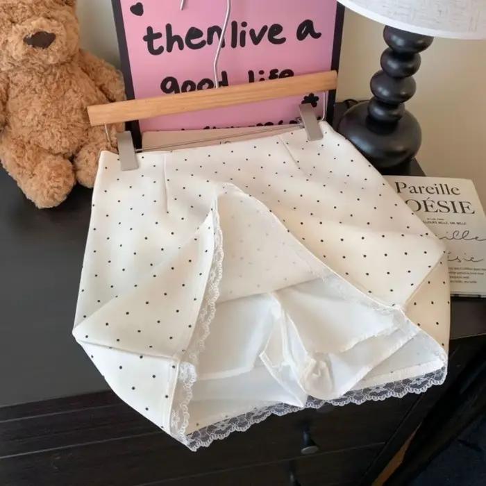 Mini-jupe élégante et raffinée à volants en dentelle
