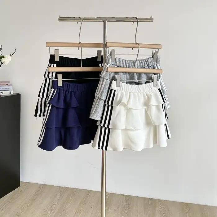 Jupe courte rayée douce polyester été 2026 anti-exposition bouffante ajustement parfait femmes occasions spéciales