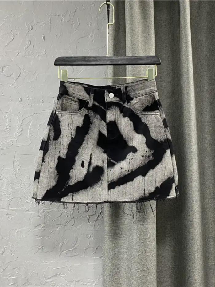 Jupe courte en denim à motif personnalisé