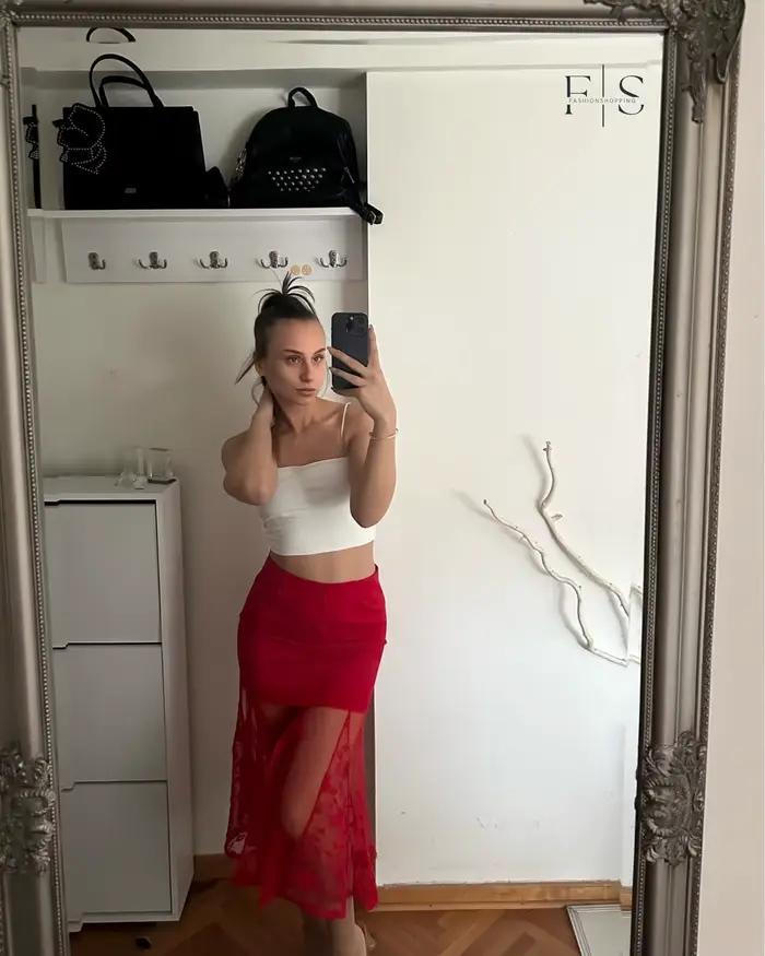Jupe midi en satin rouge pour femme