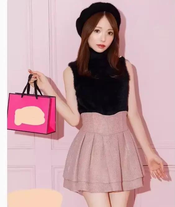 Mini-jupes japonaises noires pour femmes