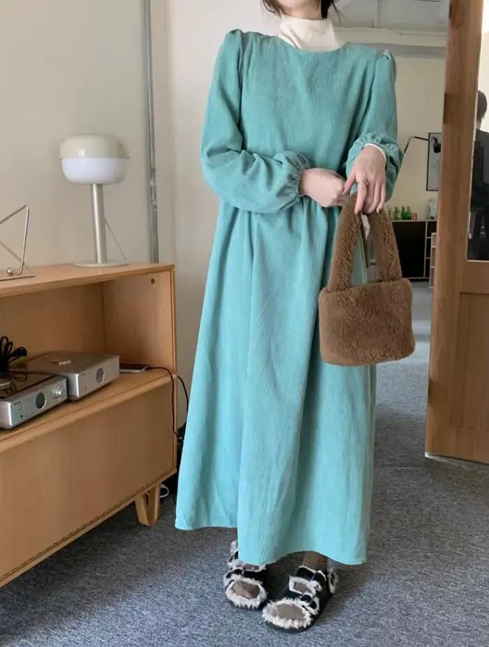 Robe en velours côtelé pour femmes