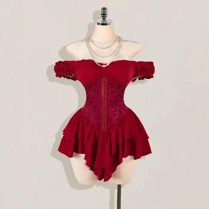 Mini-robe trapèze brodée patchwork plissée en dentelle