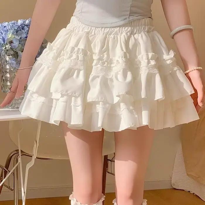 Jupe mini étagée blanche en dentelle