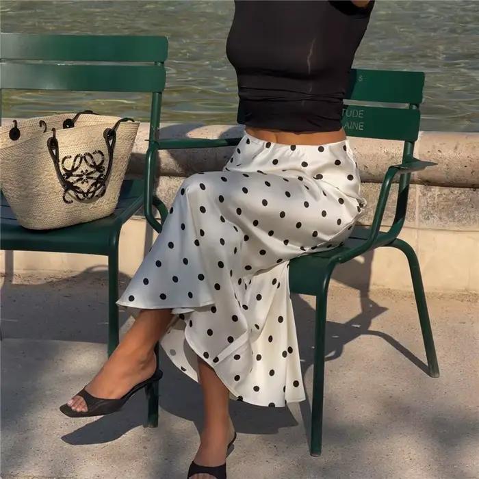 Hirigin – jupe mi-longue en satin à pois