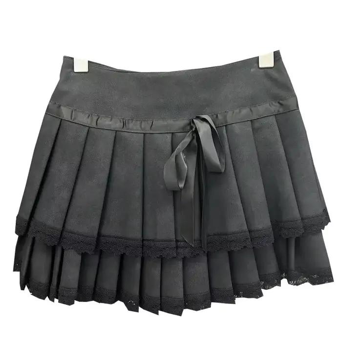 Mini-jupe plissée en similicuir à bordure dentelle pour femme