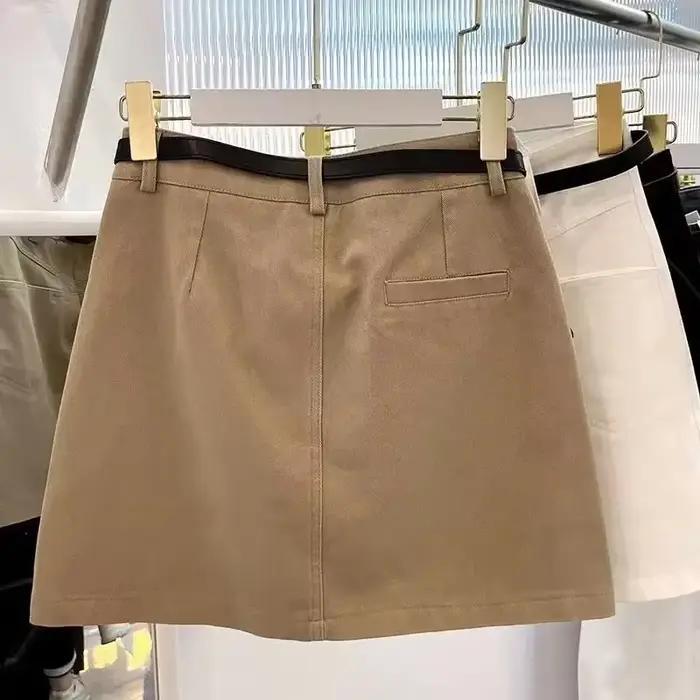 Jupe en jean kaki mini courte coupe trapèze anti-transparence pour femmes avec poches décoratives pour été et occasions décontractées